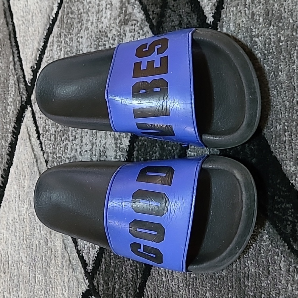 VS PINK GOOD VIBES SINGLE STRAP BLUE BLACK LOGO SLIDES SANDALS